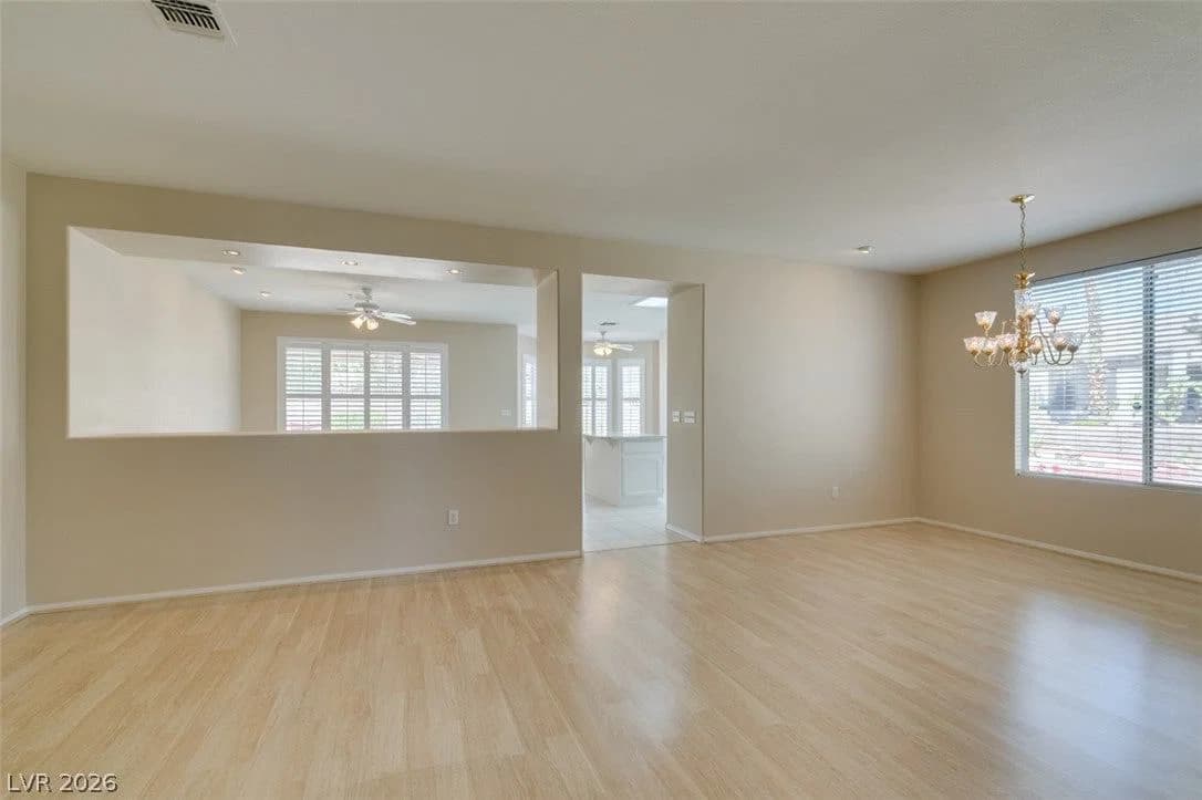 431 VINEWOOD Court photo 4