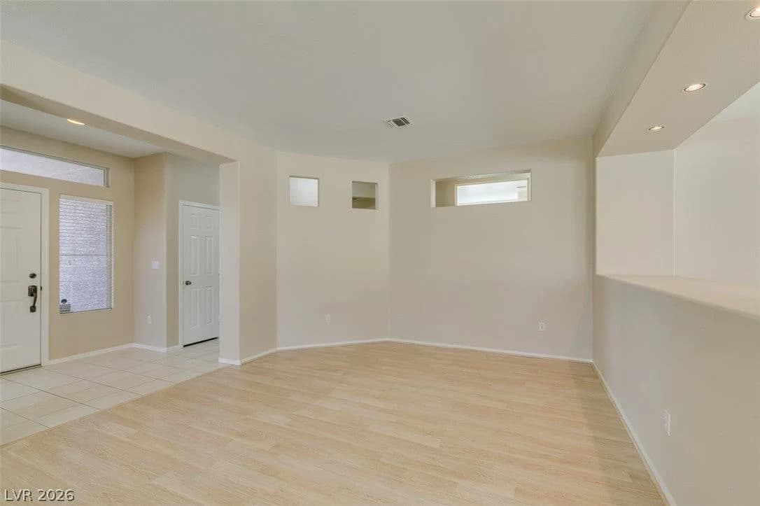 431 VINEWOOD Court photo 2