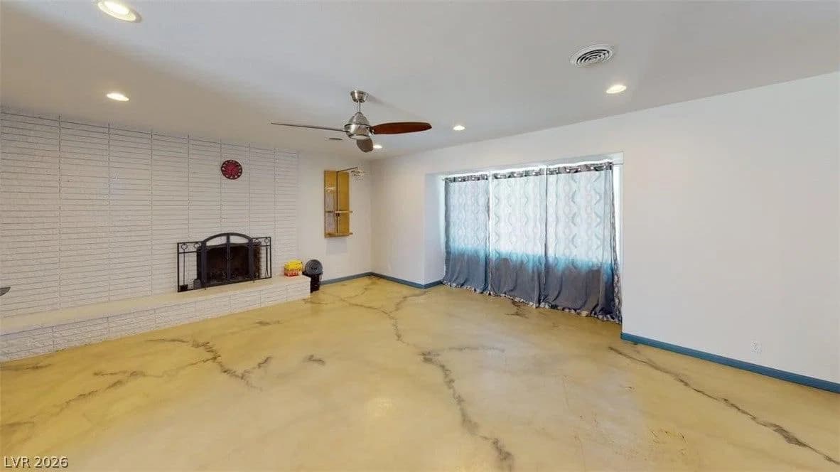 1518 Golden Arrow Drive photo 2