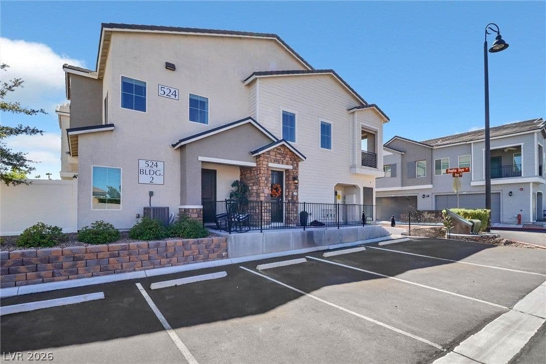 524 Shophia Skye Street photo 2