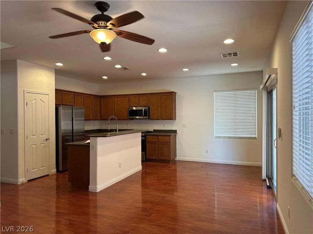 9761 Plane Tree Court photo 4