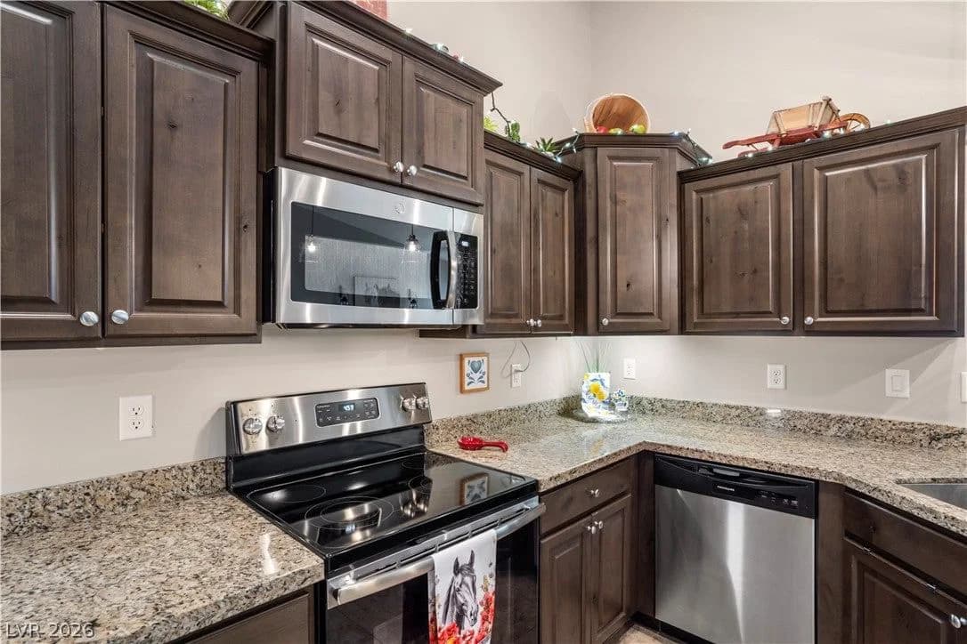 671 Kylee Avenue photo 4