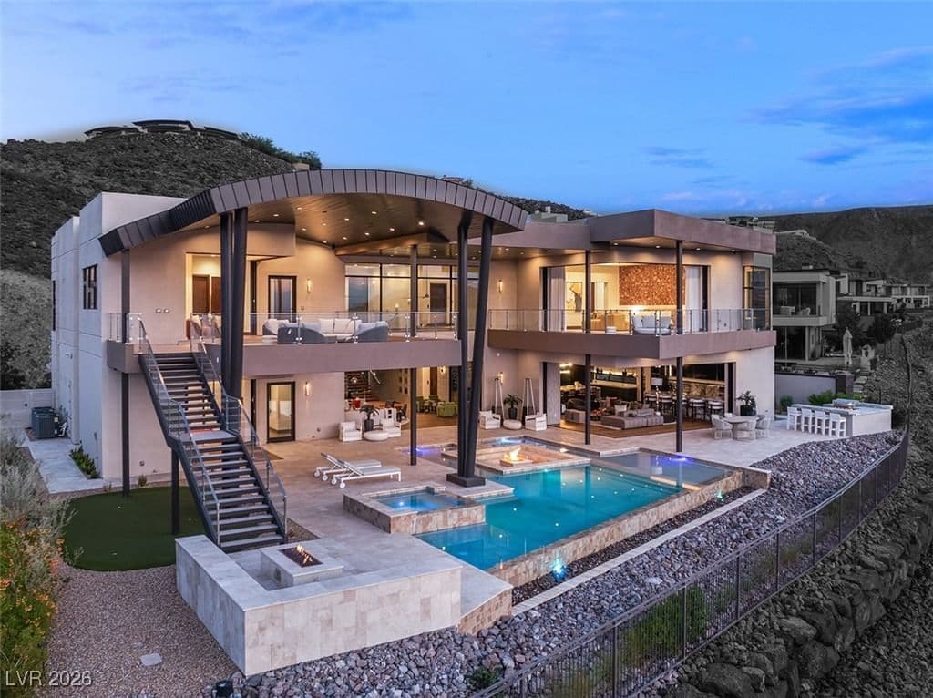 11 Rockstream Drive