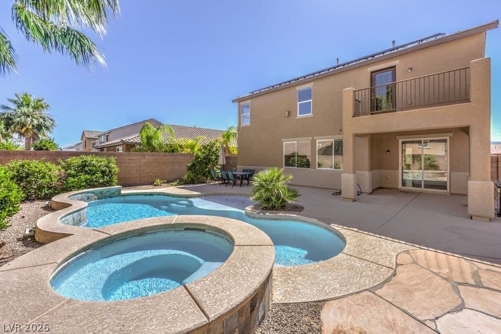 8132 Pink Desert Street