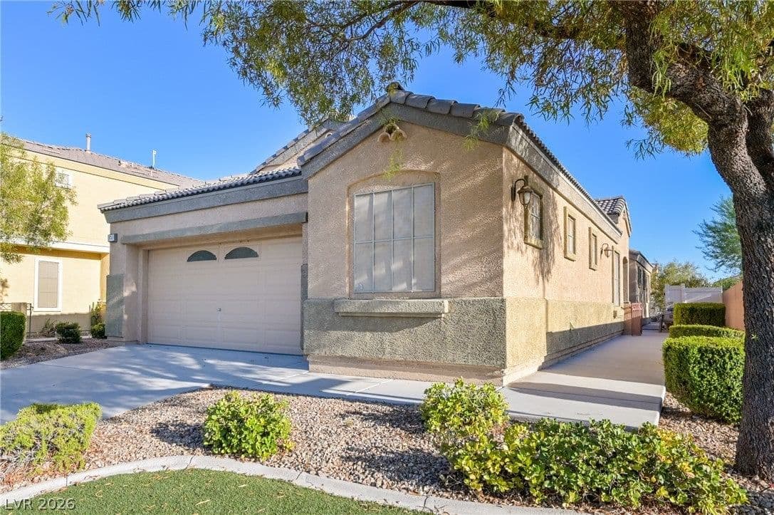 3743 Bella Legato Avenue
