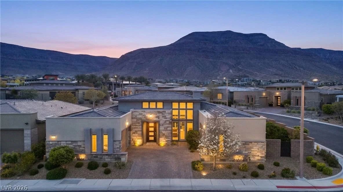 6675 DESERT CRIMSON Street
