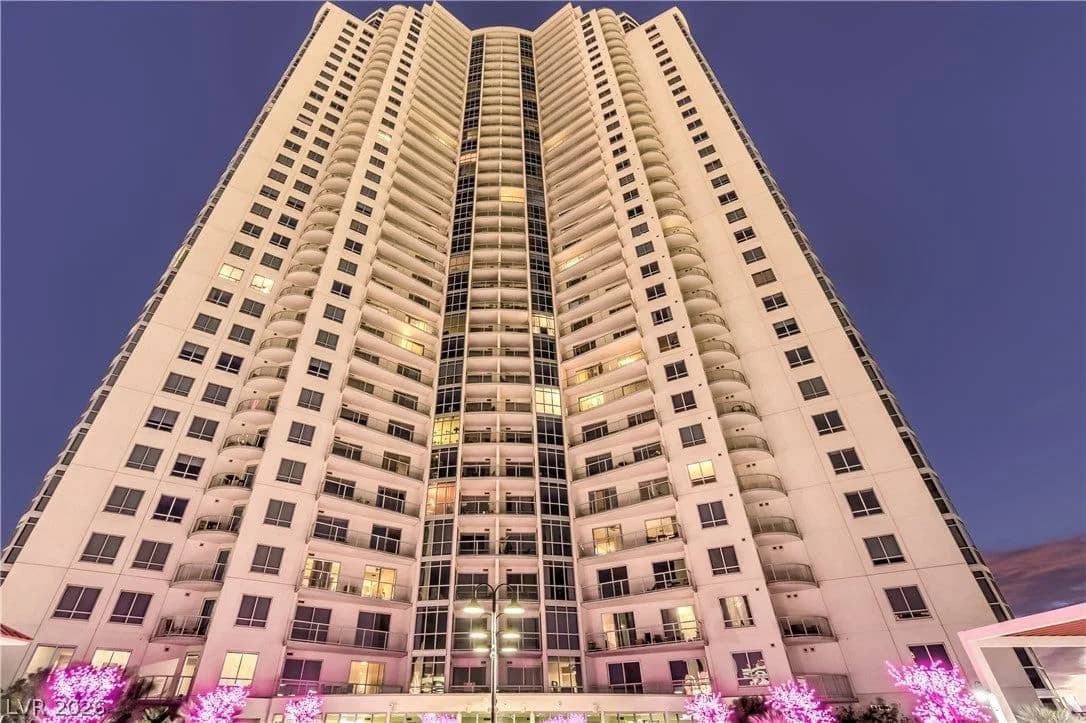 200 Sahara Avenue